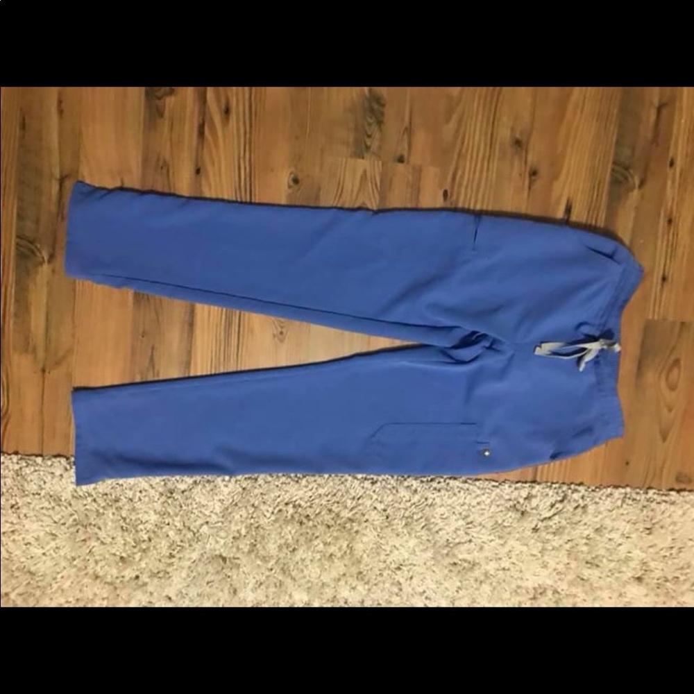 FIGS Ceil Blue XXS top and Xs bottoms like new